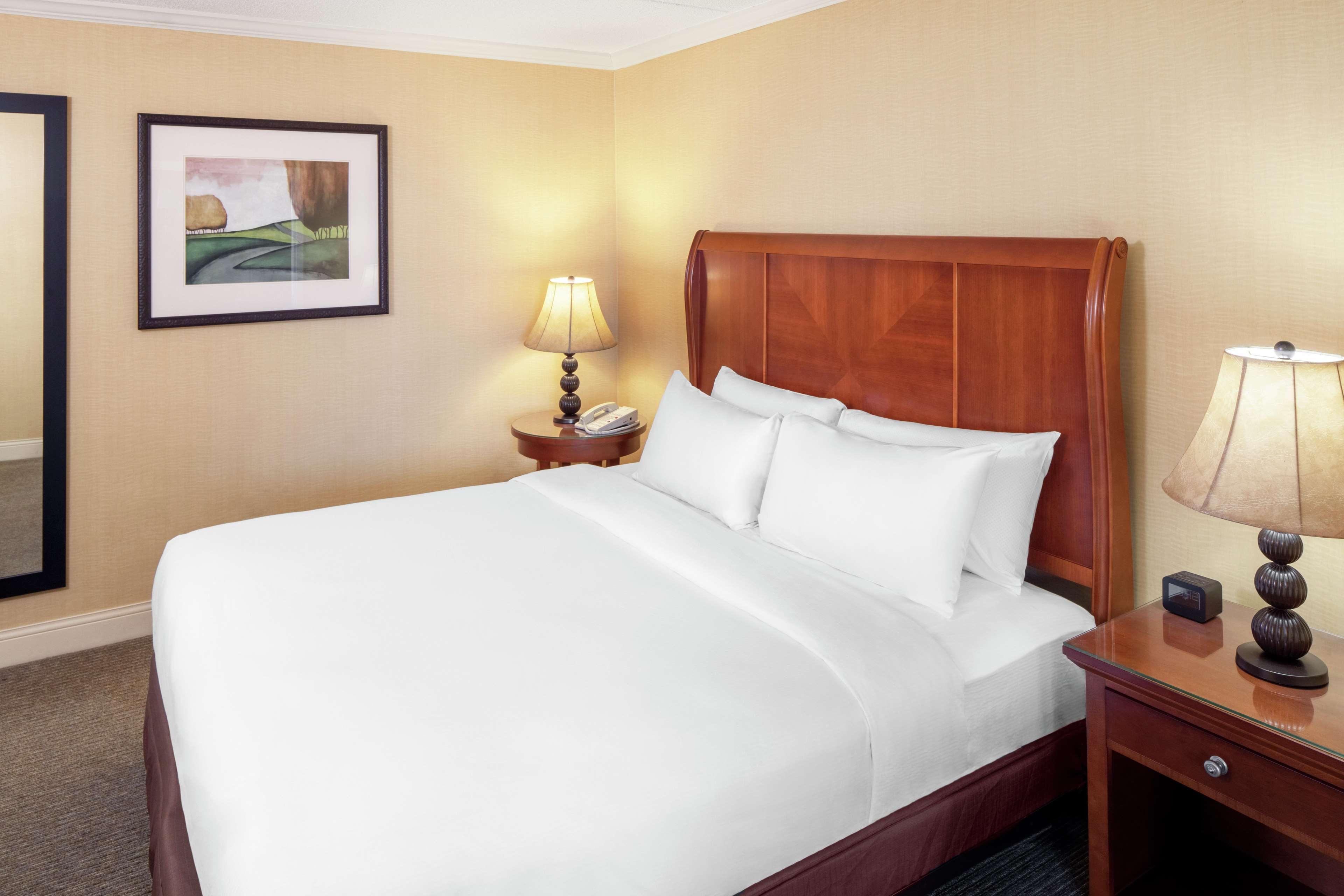Doubletree By Hilton Cleveland East Beachwood Exterior photo