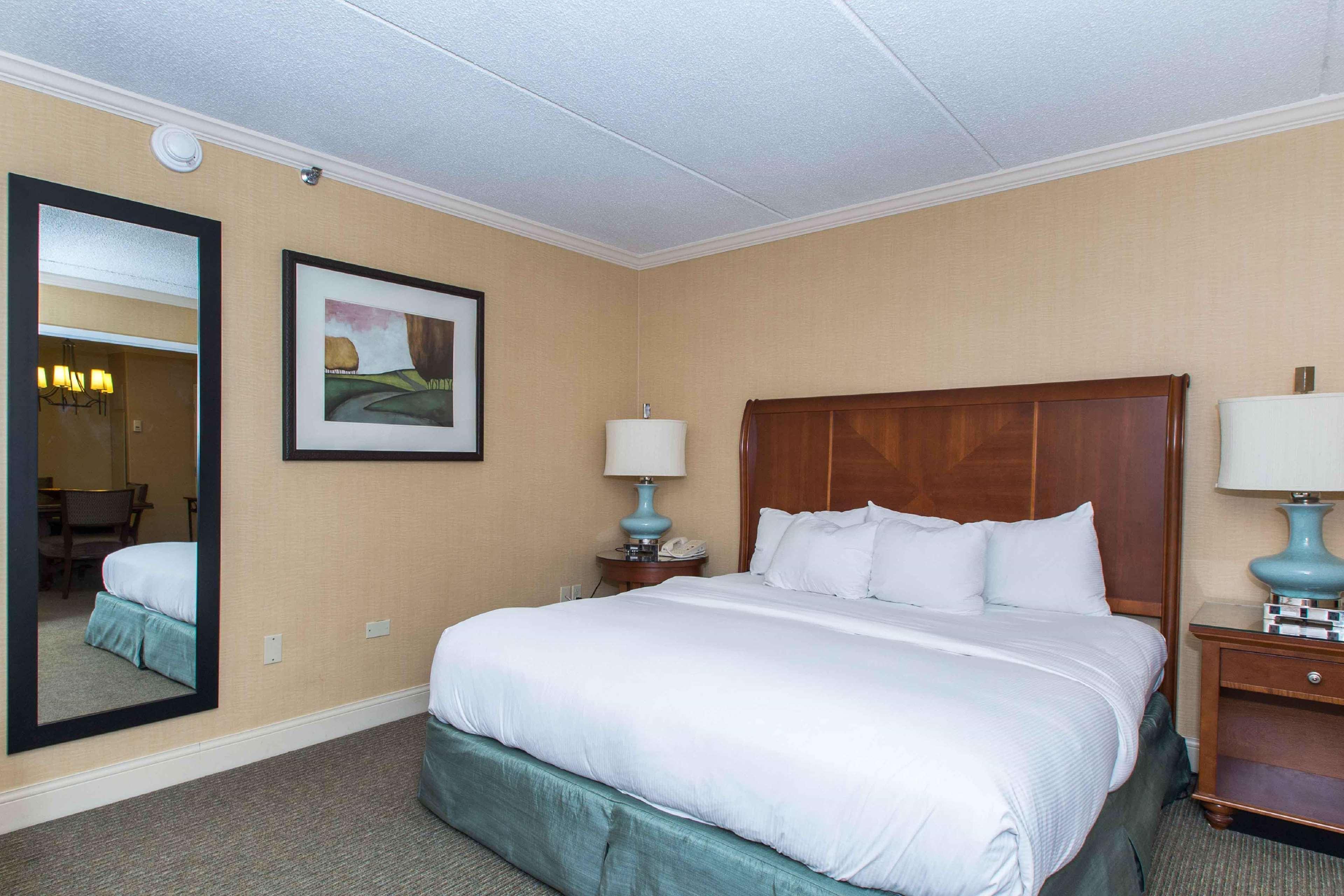 Doubletree By Hilton Cleveland East Beachwood Exterior photo