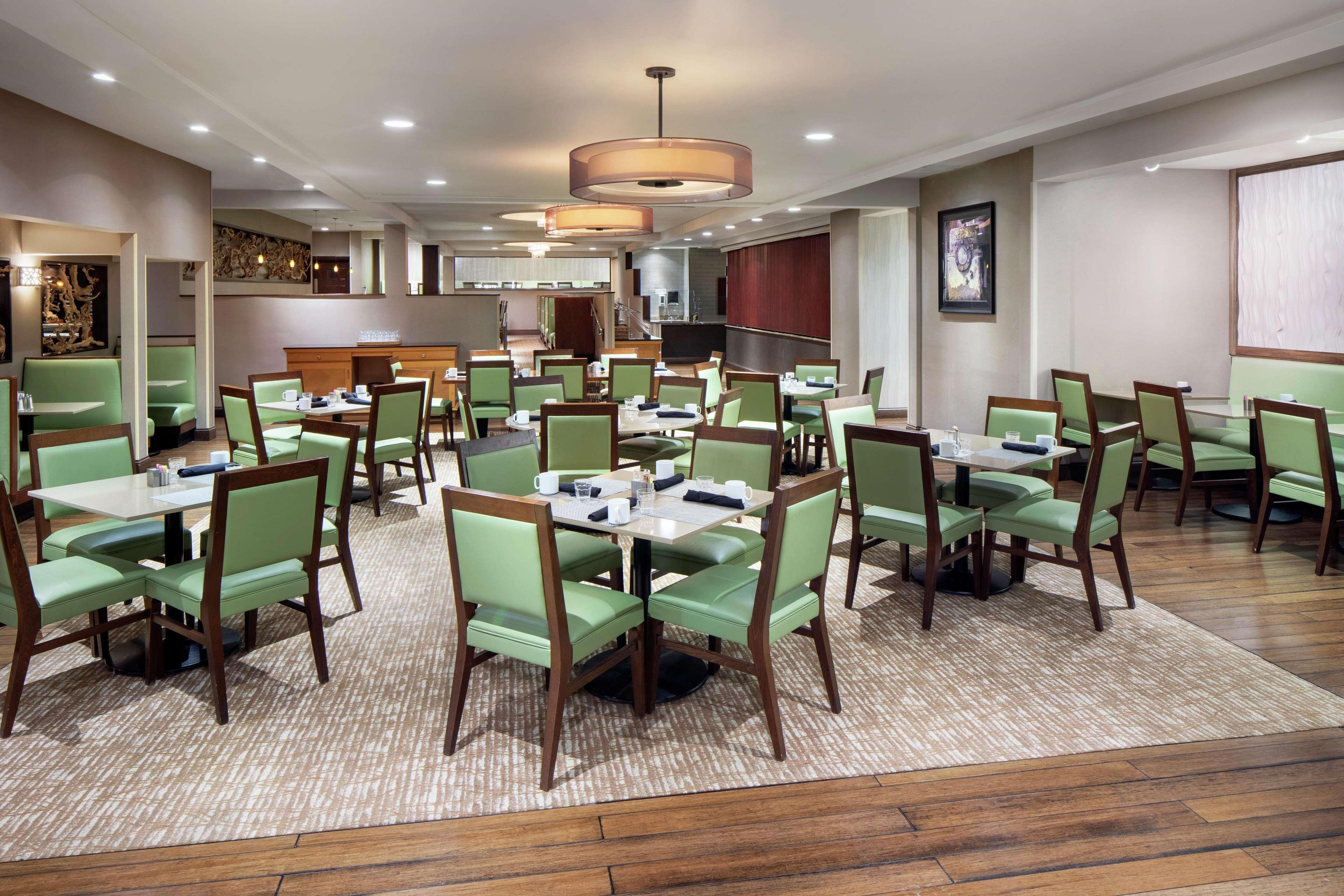 Doubletree By Hilton Cleveland East Beachwood Exterior photo