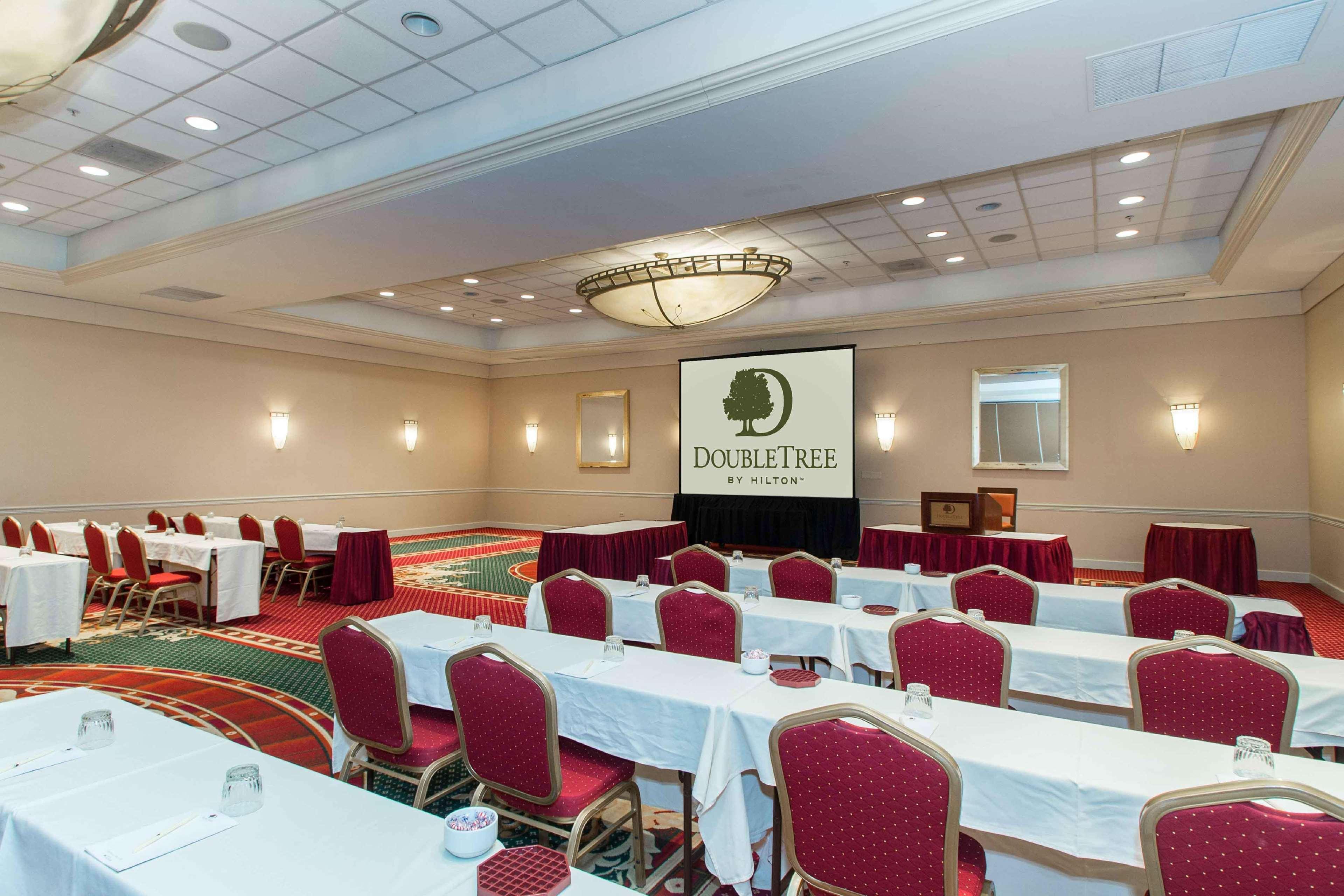 Doubletree By Hilton Cleveland East Beachwood Exterior photo