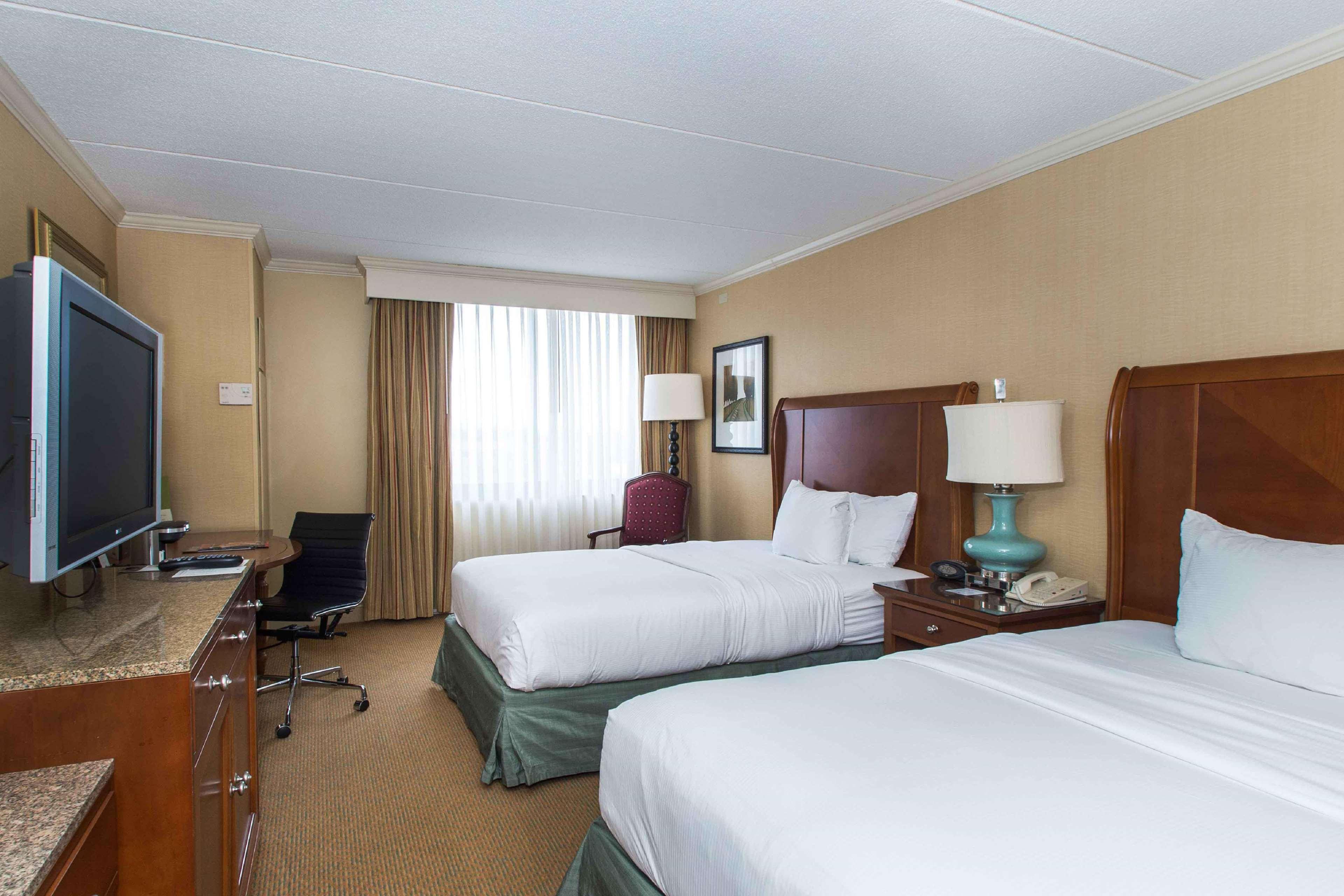 Doubletree By Hilton Cleveland East Beachwood Exterior photo