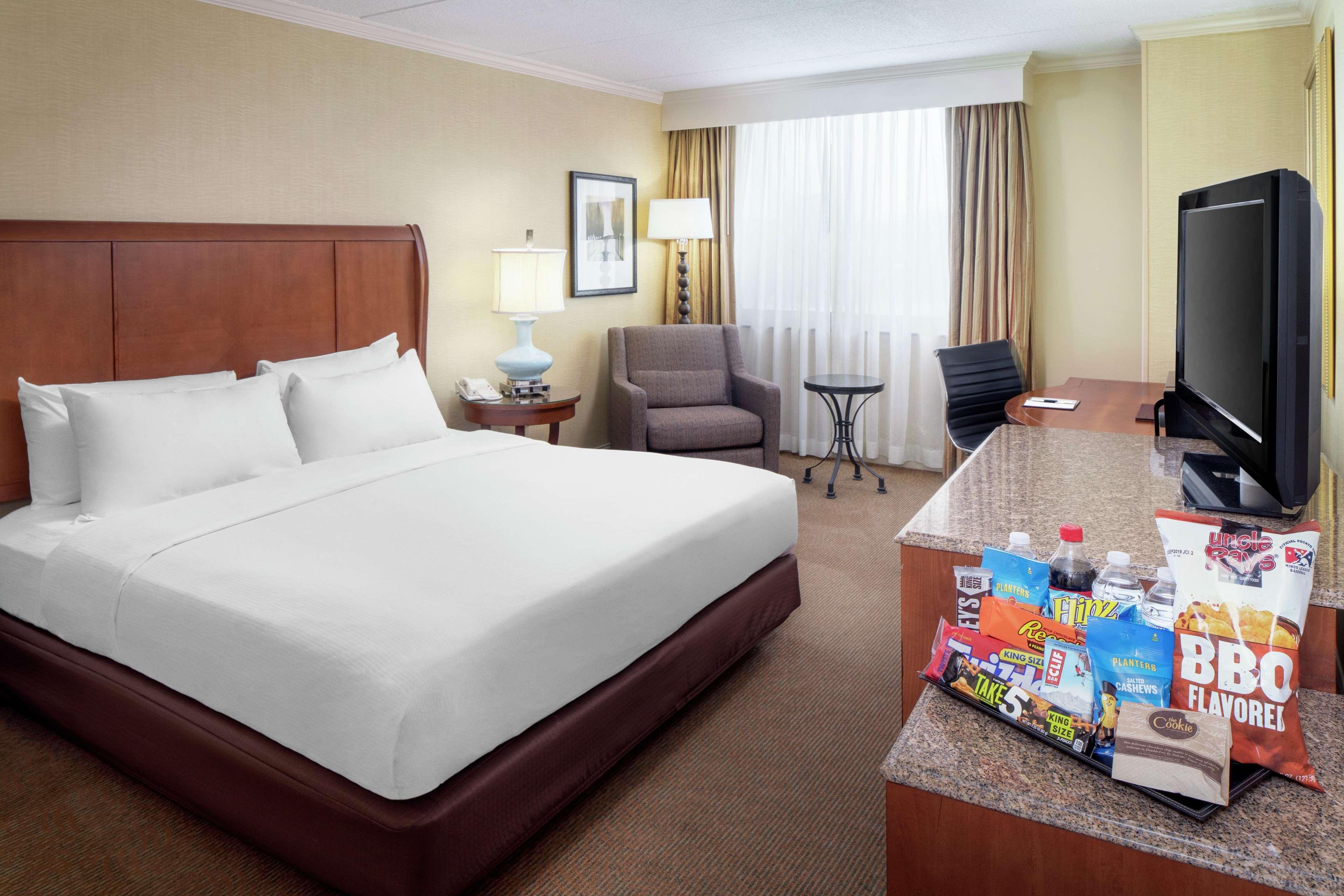 Doubletree By Hilton Cleveland East Beachwood Exterior photo