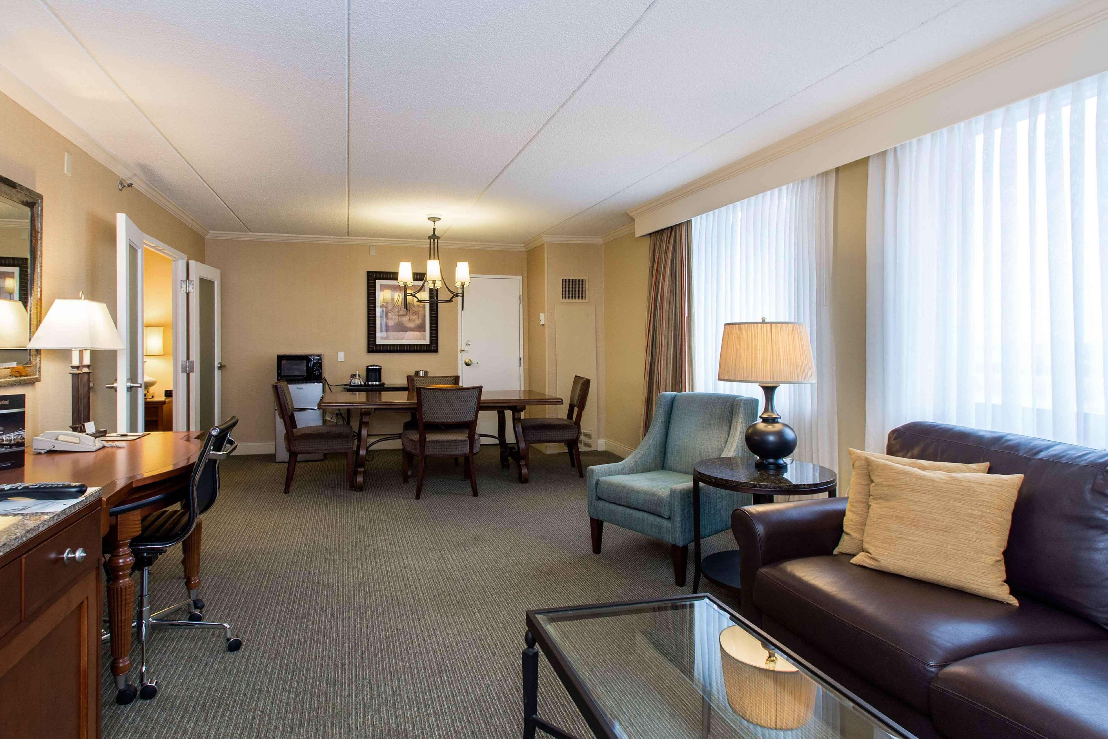 Doubletree By Hilton Cleveland East Beachwood Exterior photo