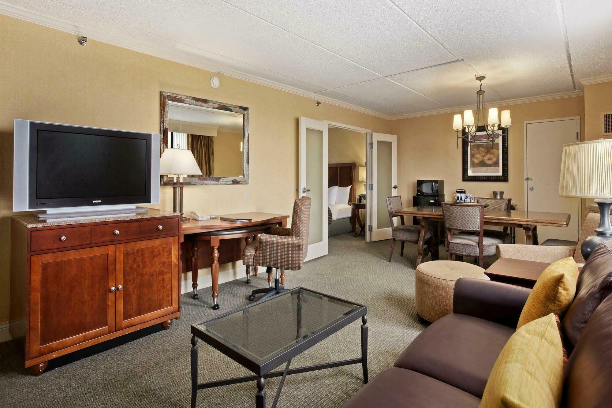 Doubletree By Hilton Cleveland East Beachwood Room photo